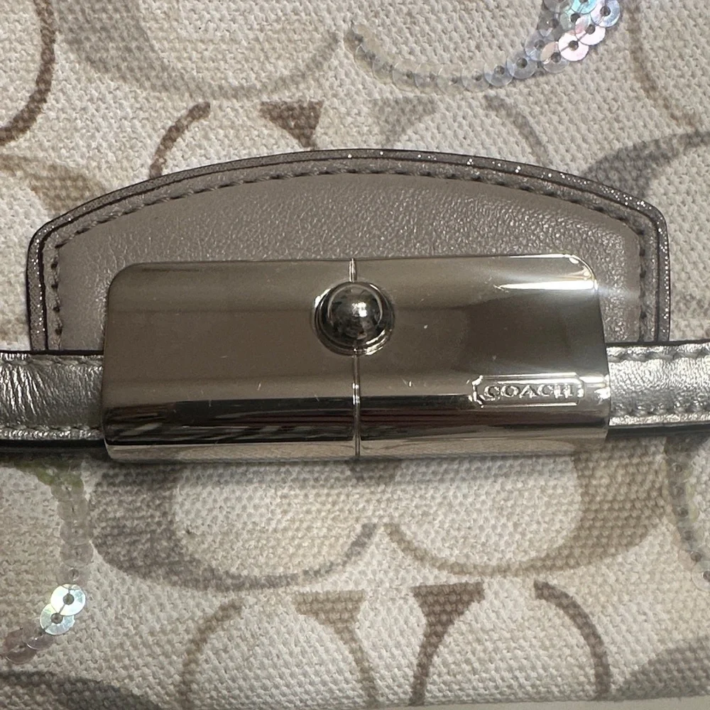 Coach wristlet purse. - Picture 2 of 9